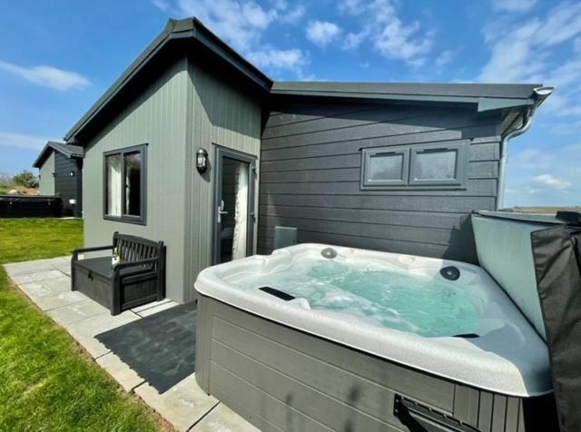 *Luxury Holiday Home With Hot Tub Close To Beach* Penally Ngoại thất bức ảnh