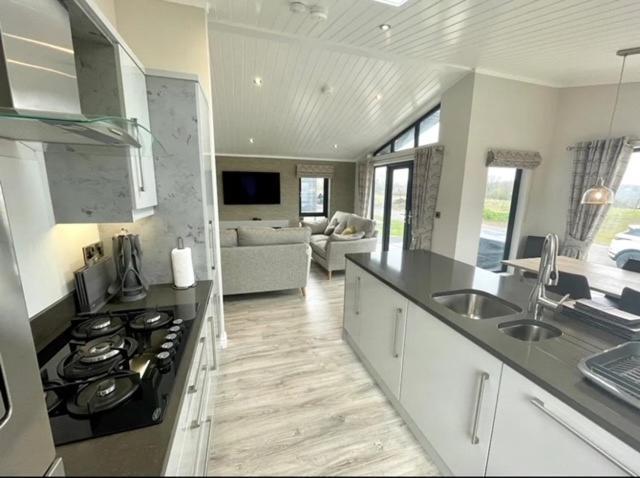 *Luxury Holiday Home With Hot Tub Close To Beach* Penally Ngoại thất bức ảnh